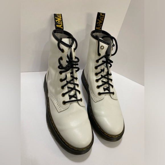 SOLD 🚨 Dr. Martens Leather Lace Up Boots - Picture 5 of 15